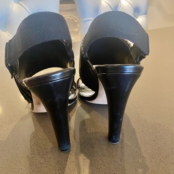CLUB MONACO ⭐️6 1/2 Cool Looking Heels ! Black pleated Leather with Gold band.♥️ - Picture 9 of 11